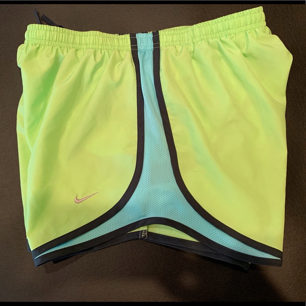 Women’s Nike Shorts 🔵 Medium